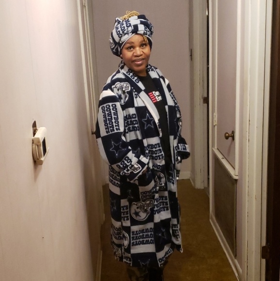 Oversized Fleece Dallas Cowboys Coat/Scarf - Picture 2 of 5